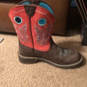 Ariat. Fat baby. Size8